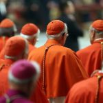 le-vatican-au-bord-du-gouffre-voici-le-vrai-salaire-des-cardinaux-en-2025