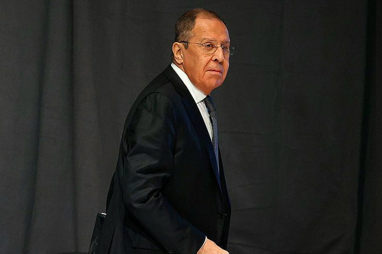 jad20211207-hommedumois-lavrov (1)