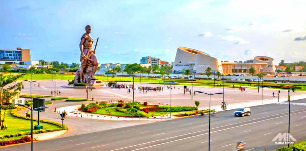 Ville-de-Cotonou-Place-de-lAmazon-Critikmag