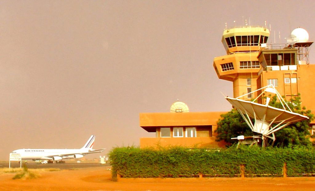 air-journal-niger-niamey-aeroport-air-france-source-wikipedia-Rolanda-Jundt